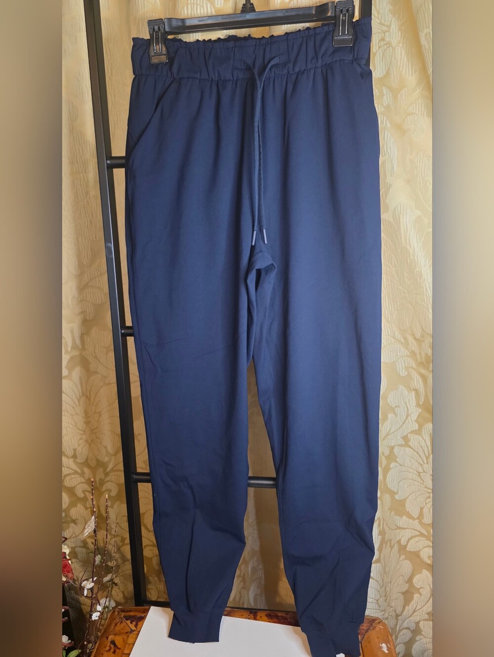 Lululemon Women Blue Long Tapered Stretch Pants Sz 6 - Picture 1 of 3